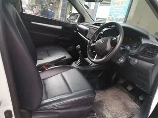 2023 Toyota Hilux 2.4 GD-6 4x4 SR, White with 89000km available now!