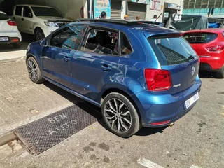 2015 Volkswagen Polo 1.2 TSI Comfortline, Blue with 67000km available now!