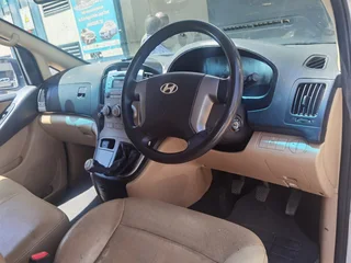 2009 Hyundai H1 2.4 CVVT Wagon GLS, Silver with 144000km available now!