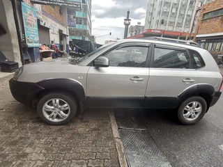 2007 Hyundai Tucson 2.0 Premium, Silver with 127000km available now!