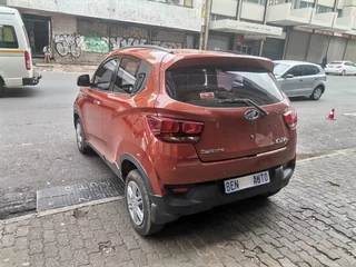 2017 Mahindra KUV 100 Nxt 1.2 K6&#43;, Orange with 69000km available now!