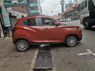 2017 Mahindra KUV 100 Nxt 1.2 K6&#43;, Orange with 69000km available now!