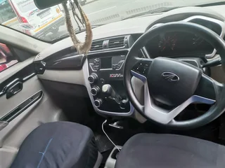 2017 Mahindra KUV 100 Nxt 1.2 K6&#43;, Orange with 69000km available now!