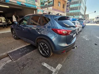 2017 Mazda CX-5 2.0 Dynamic 4x2 AT, Blue with 107000km available now!