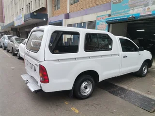 2007 Toyota Hilux 2.5 D-4D, White with 110000km available now!