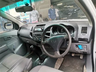 2007 Toyota Hilux 2.5 D-4D, White with 110000km available now!