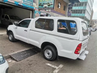 2007 Toyota Hilux 2.5 D-4D, White with 110000km available now!