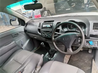 2007 Toyota Hilux 2.5 D-4D, White with 110000km available now!