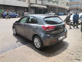 2020 Kia Rio 1.4 EX 5-Door AT, Grey with 60000km available now!