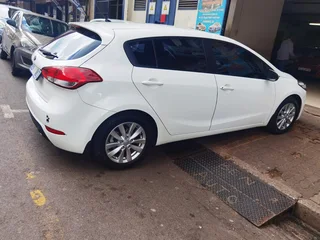 2013 Kia Cerato 1.6 5-Door, White with 87000km available now!