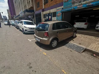 2015 Volkswagen Polo Vivo Hatch 1.4 Trendline, Gold with 89000km available now!