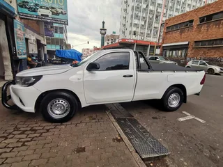 2017 Toyota Hilux 2.0 VVT-i, White with 110000km available now!