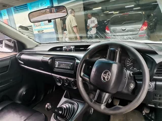 2017 Toyota Hilux 2.0 VVT-i, White with 110000km available now!