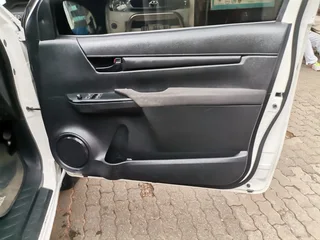 2017 Toyota Hilux 2.0 VVT-i, White with 110000km available now!
