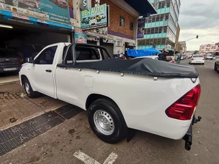 2017 Toyota Hilux 2.0 VVT-i, White with 110000km available now!