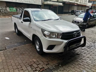 2017 Toyota Hilux 2.0 VVT-i, White with 110000km available now!