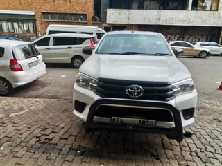 2017 Toyota Hilux 2.0 VVT-i, White with 110000km available now!