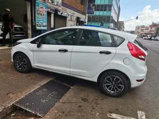 2009 Ford Fiesta 1.4 Ambiente 5-Door, White with 92000km available now!