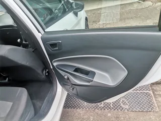 2009 Ford Fiesta 1.4 Ambiente 5-Door, White with 92000km available now!