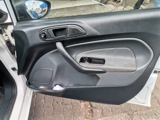 2009 Ford Fiesta 1.4 Ambiente 5-Door, White with 92000km available now!