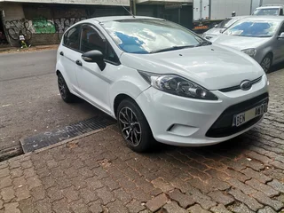 2009 Ford Fiesta 1.4 Ambiente 5-Door, White with 92000km available now!