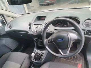 2009 Ford Fiesta 1.4 Ambiente 5-Door, White with 92000km available now!