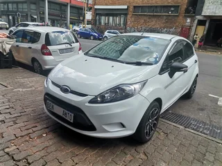 2009 Ford Fiesta 1.4 Ambiente 5-Door, White with 92000km available now!