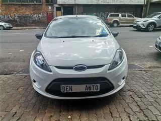 2009 Ford Fiesta 1.4 Ambiente 5-Door, White with 92000km available now!