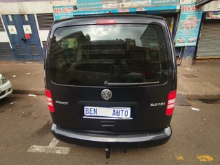 2014 Volkswagen Caddy Crew Bus Maxi 2.0 TDI, Black with 109000km available now!