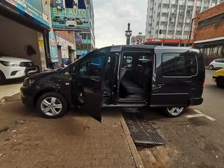 2014 Volkswagen Caddy Crew Bus Maxi 2.0 TDI, Black with 109000km available now!