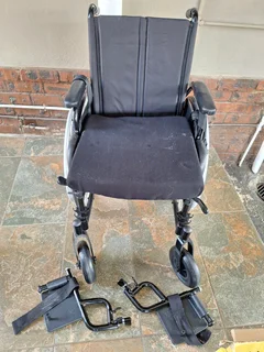 Foldable wheel chair