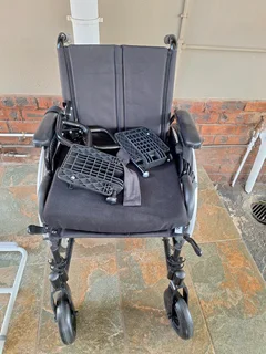 Foldable wheel chair