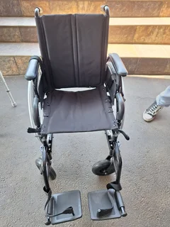 Foldable wheel chair