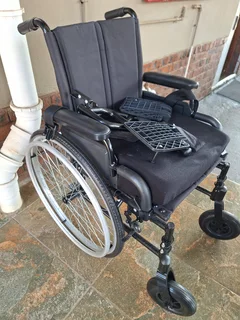 Foldable wheel chair