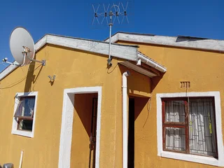 Separate entrance room for rental R2500