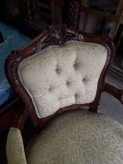 BLACK FRIDAY 2xVictorian chairs with coffee table