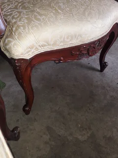 BLACK FRIDAY 2xVictorian chairs with coffee table