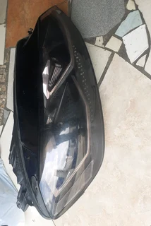 Vw Golf 7.5 R Tsi Xenon Right Side Headlight Available