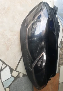 VW GOLF 7.5 R TSI XENON RIGHT SIDE HEADLIGHT AVAILABLE