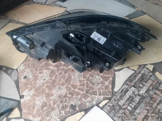 BMW 1-SERIES F40 LED RIGHT SIDE XENON HEADLIGHT AVAILABLE