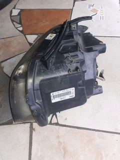 BMW 1-SERIES E87 PRE-FACELIFT XENON RIGHT SIDE HEADLIGHT AVAILABLE
