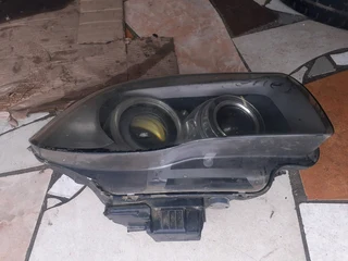 BMW 1-SERIES E87 PRE-FACELIFT XENON RIGHT SIDE HEADLIGHT AVAILABLE