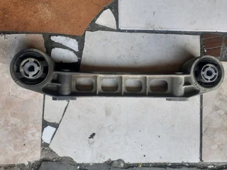 Merceded Benz Sprinter Vito W639 Rear Axle Final Drive Bearing Bracket A6393530347