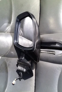 RANGE ROVER EVOQUE SIDE MIRROR AVAILABLE