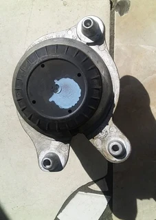 MERCEDES BENZ C-CLASS W205 ENGINE MOUNTINGS AVAILABLE IN STOCK