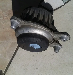 MERCEDES BENZ C-CLASS W205 ENGINE MOUNTINGS AVAILABLE IN STOCK