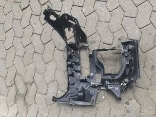 BMW X5 G05 M-SPORT RIGHT SIDE INNER FRONT BUMPER BRACKET AVAILABLE