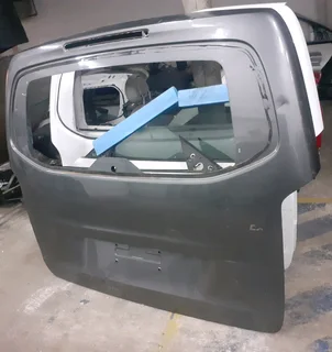 MERCEDES BENZ V-CLASS W447 VITO V200 REAR TAILGATES/REAR DOORS AVAILABLE