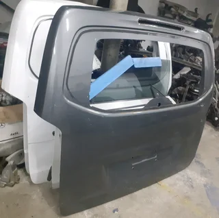 MERCEDES BENZ V-CLASS W447 VITO V200 REAR TAILGATES/REAR DOORS AVAILABLE