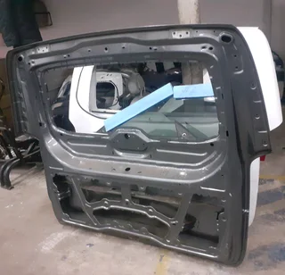 MERCEDES BENZ V-CLASS W447 VITO V200 REAR TAILGATES/REAR DOORS AVAILABLE
